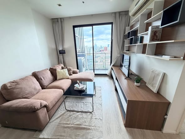 living room of Quinn Ratchada 17
