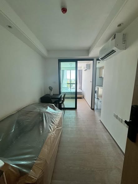 room interior of Regal Srinakarin 40