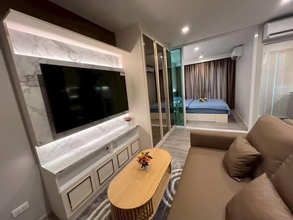 bedroom and living room of Regent Home Bangna (รีเจ้นท์โฮม บางนา)