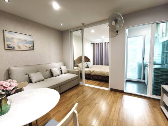living room and bedroom and room interior of Regent Home Sukhumvit 81