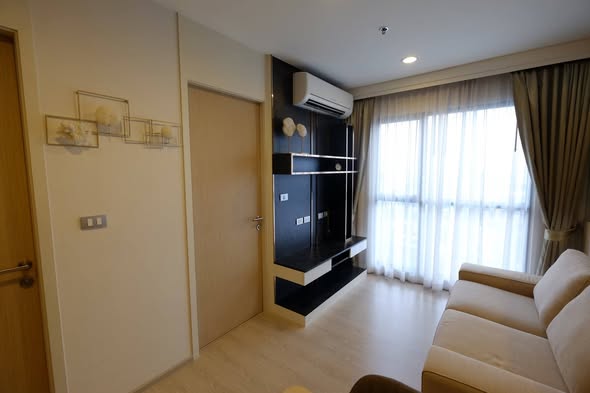 living room and bedroom of Rhythm Asoke 2