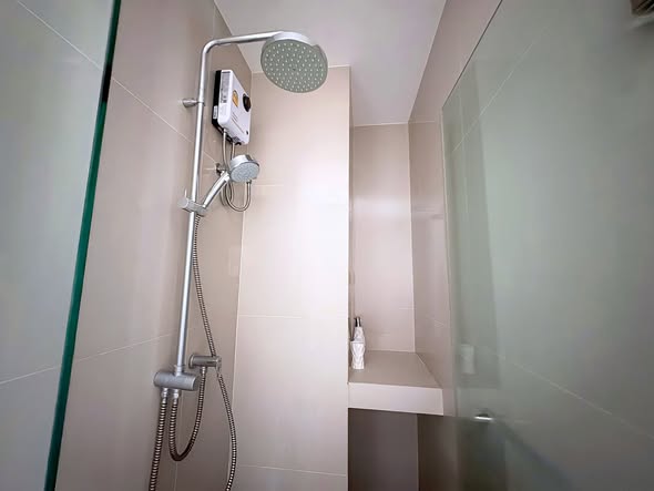 room interior and bathroom of Rhythm Asoke 2