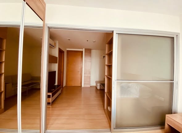 bedroom and room interior of RHYTHM Ratchada-Huaykwang
