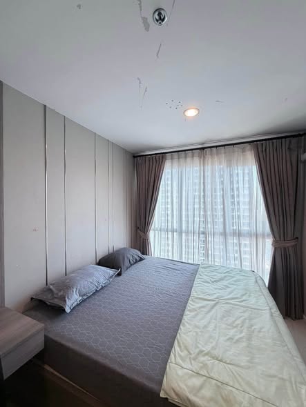 bedroom of Rhythm Sathon-Naradhiwas