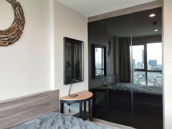 bedroom of Rhythm Sathon-Naradhiwas