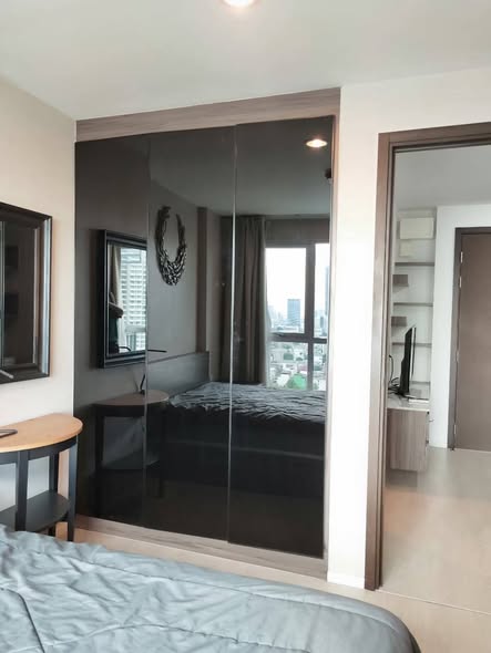bedroom and room interior of Rhythm Sathon-Naradhiwas
