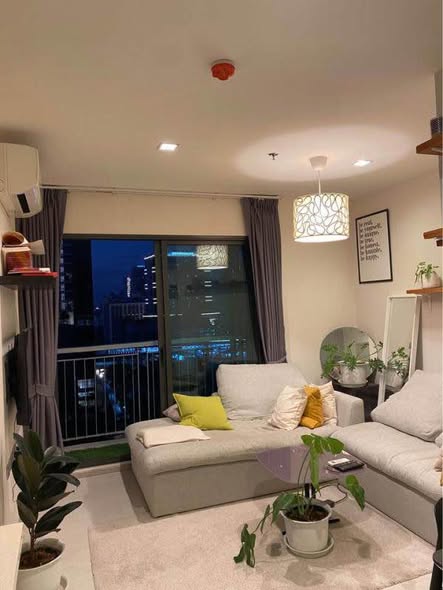 living room of Rhythm Sukhumvit 36-38
