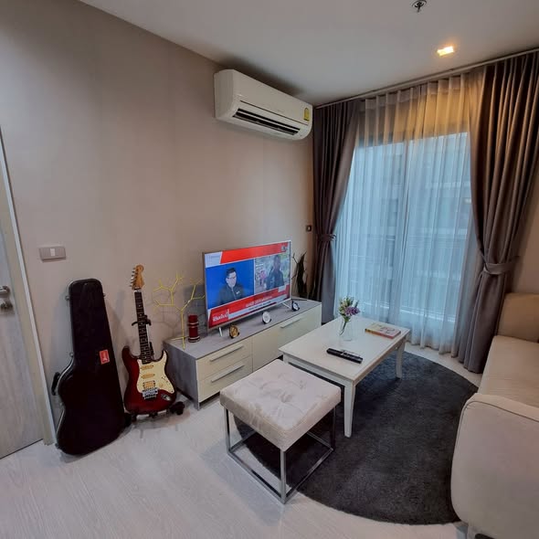 living room and bedroom of Rhythm Sukhumvit 36-38