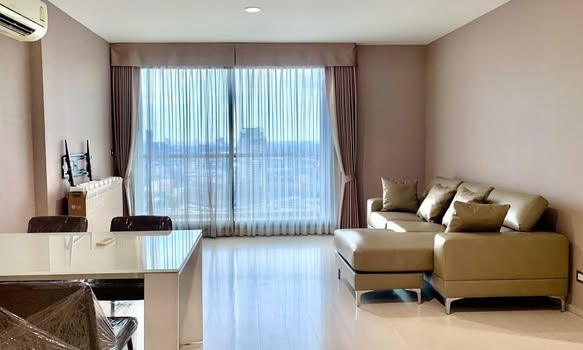 bedroom and living room of Rhythm Sukhumvit 42