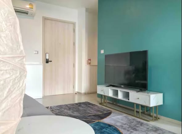 bedroom and living room of Rhythm Sukhumvit 42