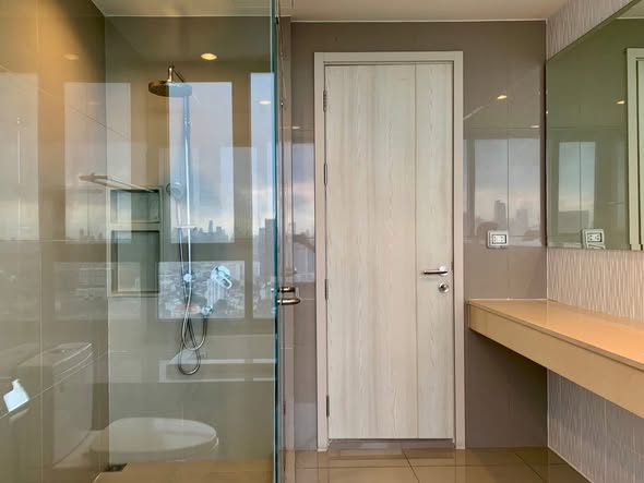 room interior and bathroom of Rhythm Sukhumvit 42