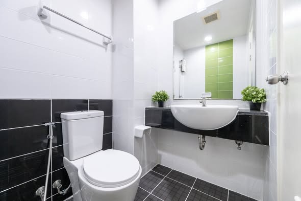 bathroom of Rich Park @ BangSon Station Condominium