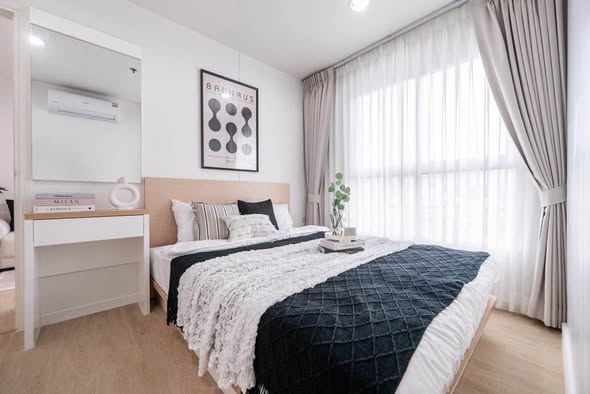 bedroom of Rich Park @ BangSon Station Condominium