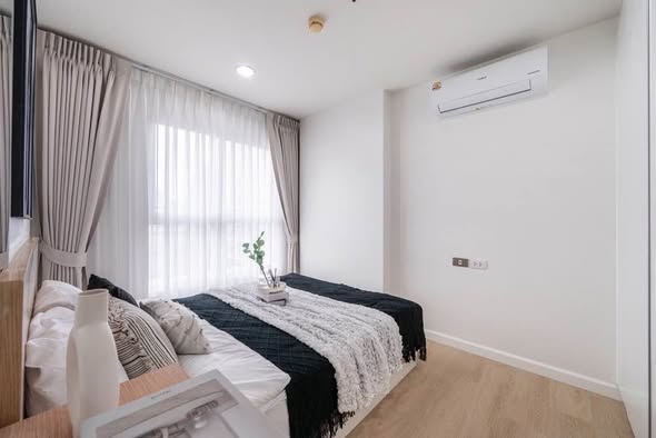 bedroom of Rich Park @ BangSon Station Condominium