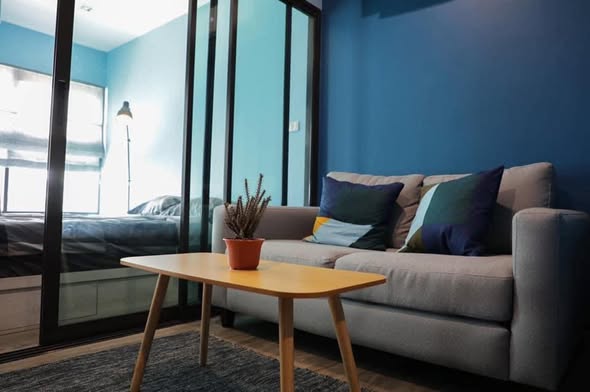 living room and bedroom of Rich Park Terminal Phaholyothin 59
