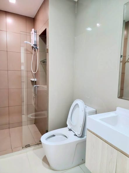 bathroom of Rich Park Triple Station