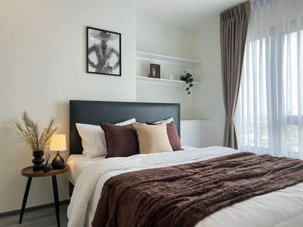 bedroom of Rich Park Triple Station