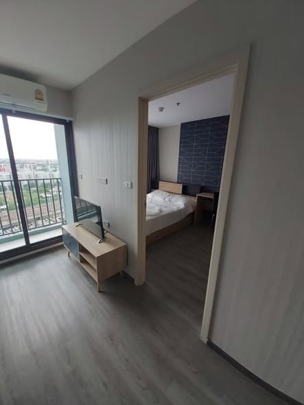 bedroom of Rich Park Triple Station