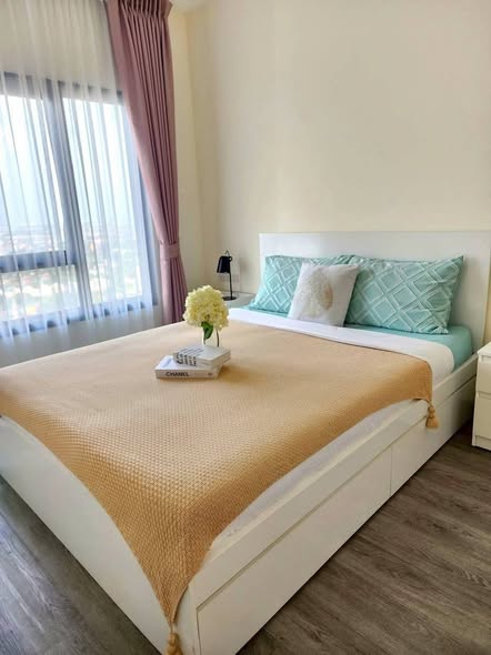 bedroom of Rich Park Triple Station
