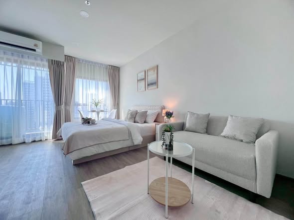 living room and bedroom of Rich Point @BTS Wutthakat