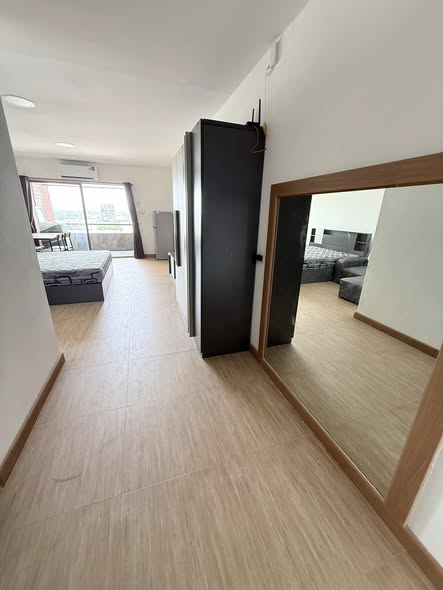 room interior of คันทรี่คอมเพล็กซ์ อาคารบี