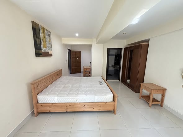 bedroom of Royal Castle Sukhumvit