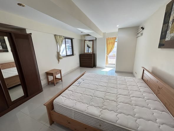 bedroom of Royal Castle Sukhumvit