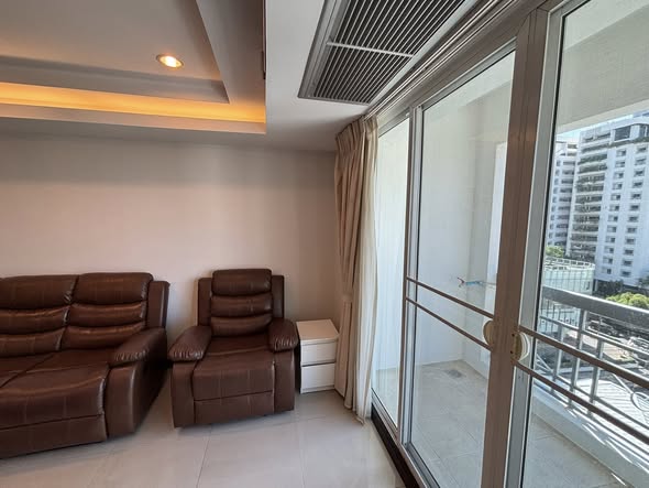 room interior of Royal Castle Sukhumvit