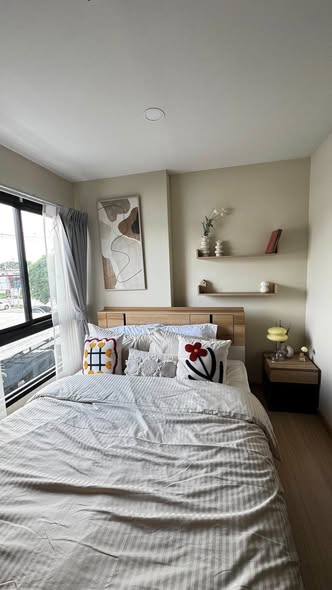bedroom of S Gardens Condo