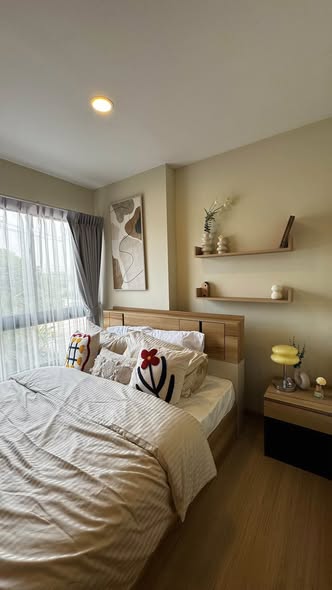 bedroom of S Gardens Condo