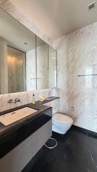 bathroom of SALADAENG One