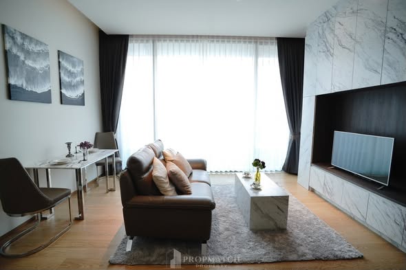 bedroom and living room of SALADAENG One
