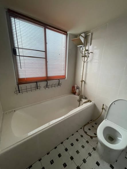 bathroom of Sawasdee Bangkok Condominium