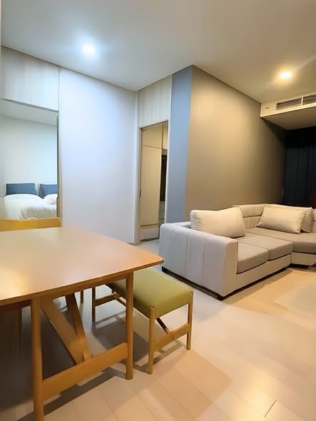 living room and bedroom of Siamese Exclusive Sukhumvit 42