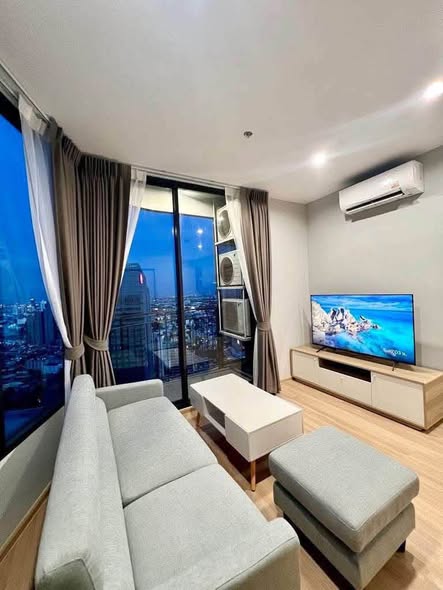bedroom and living room of Skyrise Avenue Sukhumvit 64