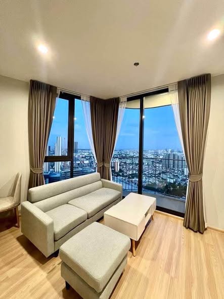 bedroom and living room of Skyrise Avenue Sukhumvit 64