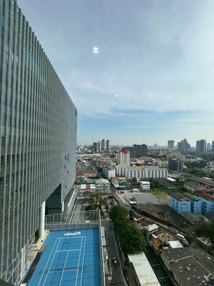 pool of Skyrise Avenue Sukhumvit 64