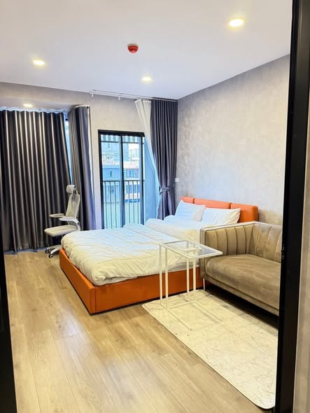 bedroom and room interior of SOHO​ BANGKOK​ RATCHADA​