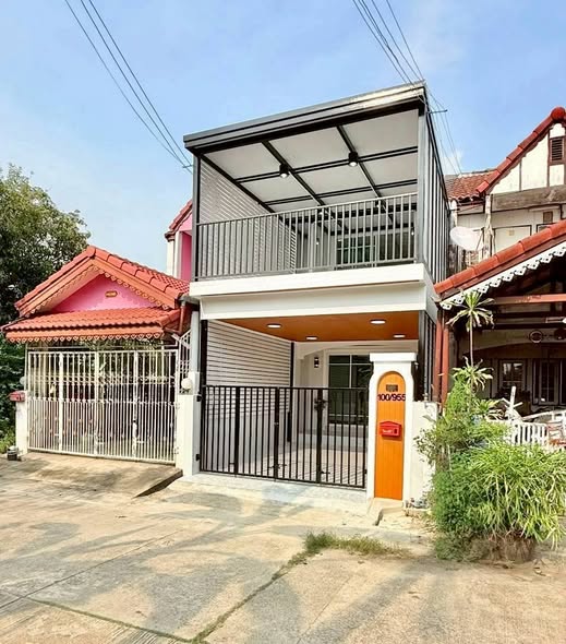 Soi Mu Ban Lan Thong