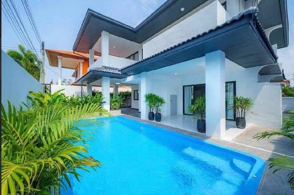 pool of Somkid pool villa loft cafe บ้านพักพูลวิลล่าพัทยา จอมเทียน พัทยาใต้