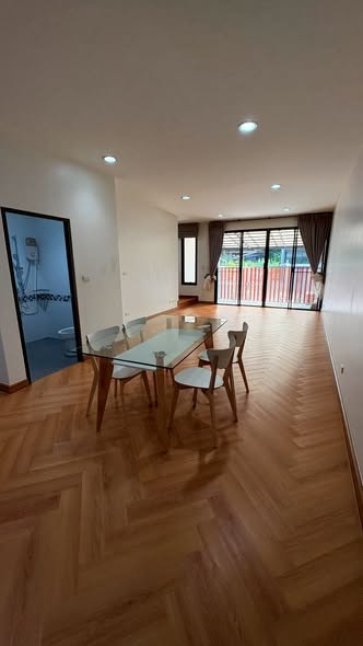 room interior of Stories Onnut – Wongwaen