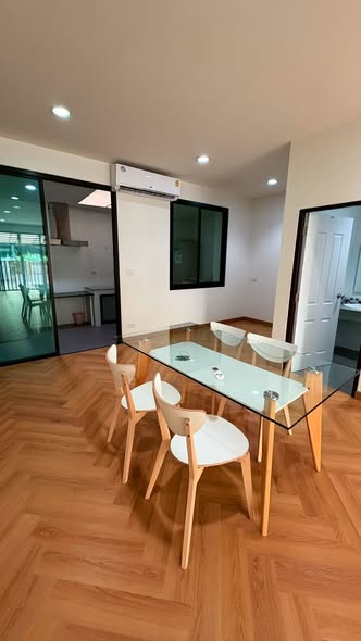 room interior of Stories Onnut – Wongwaen