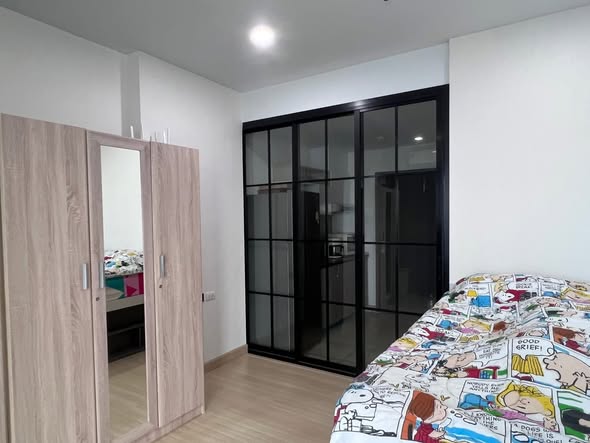 bedroom and room interior of Supalai Loft Prajadhipok-Wongwian Yai