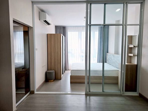 bedroom and room interior of Supalai Loft Sathon-Ratchaphruek