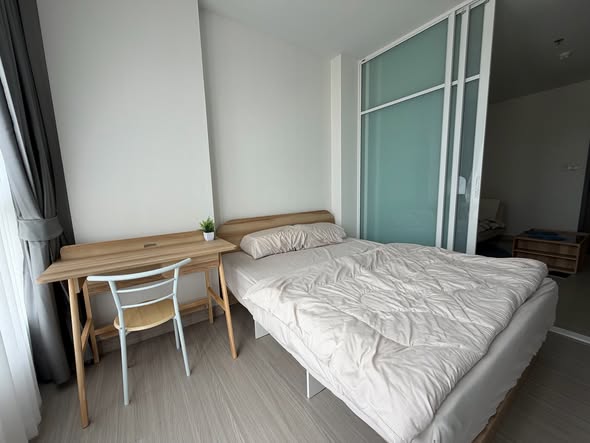 bedroom and room interior of Supalai Loft Sathon-Ratchaphruek