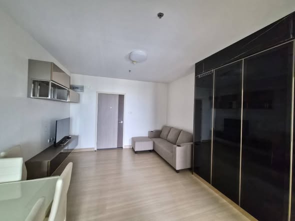 room interior of Supalai Loft Talat Phlu Station