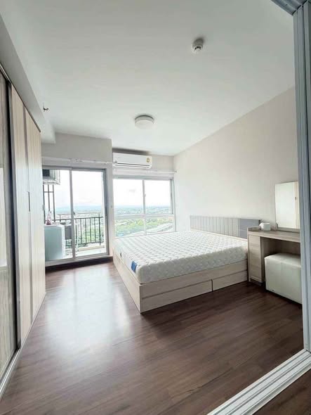 bedroom and room interior of Supalai Monte II