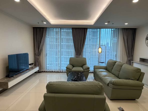 bedroom and living room of Supalai Oriental Sukhumvit 39