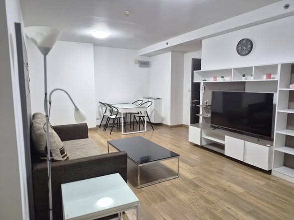 bedroom and living room of Supalai Park Ekkamai – Thonglor
