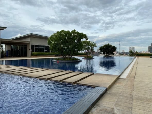 pool of Supalai Park Ratchayothin